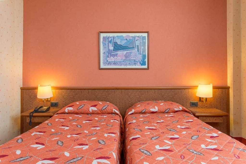 Meditur Hotel Помеція Номер фото