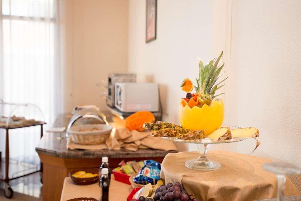 Meditur Hotel Помеція Ресторан фото