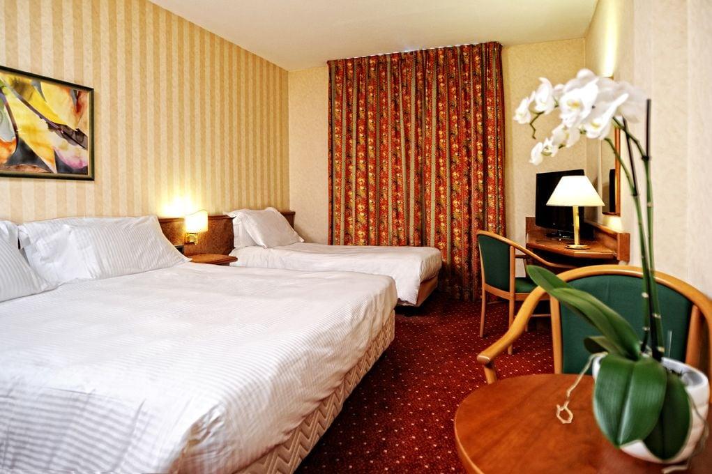 Meditur Hotel Помеція Екстер'єр фото