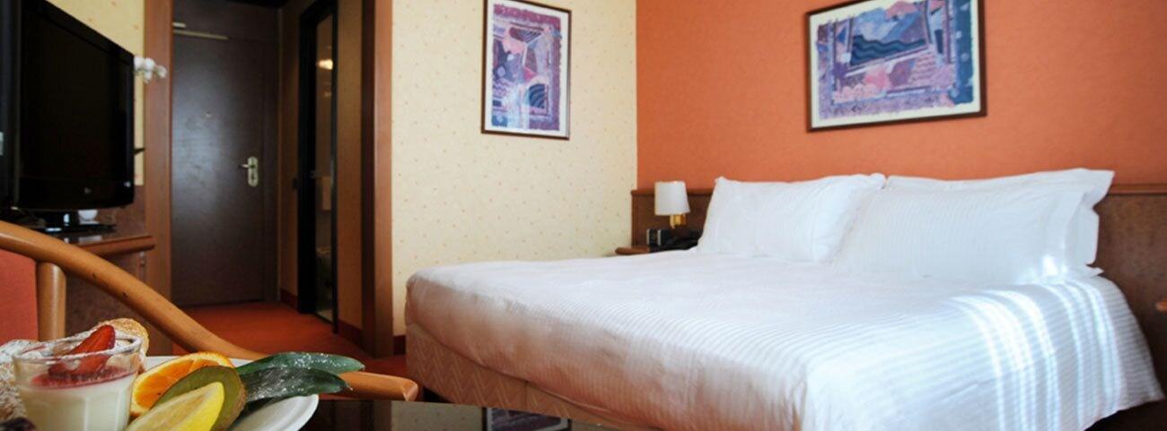 Meditur Hotel Помеція Екстер'єр фото