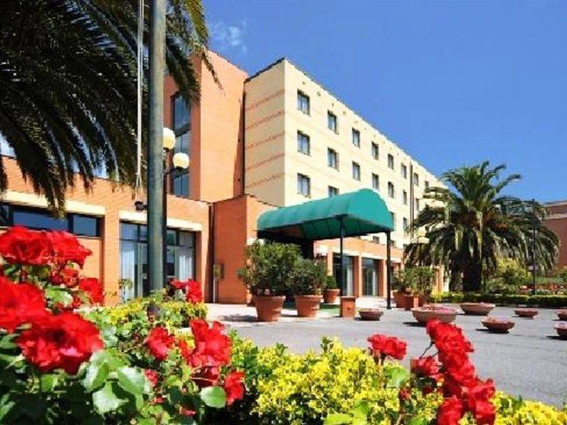 Meditur Hotel Помеція Екстер'єр фото
