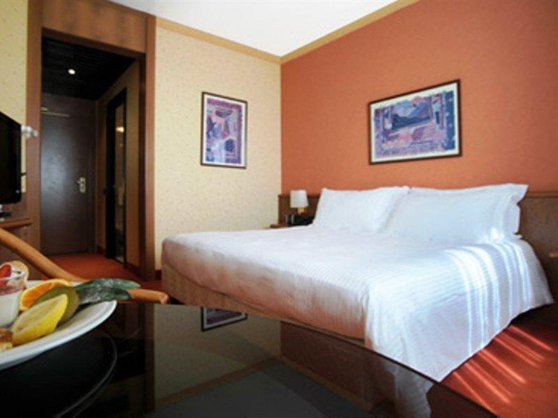 Meditur Hotel Помеція Екстер'єр фото
