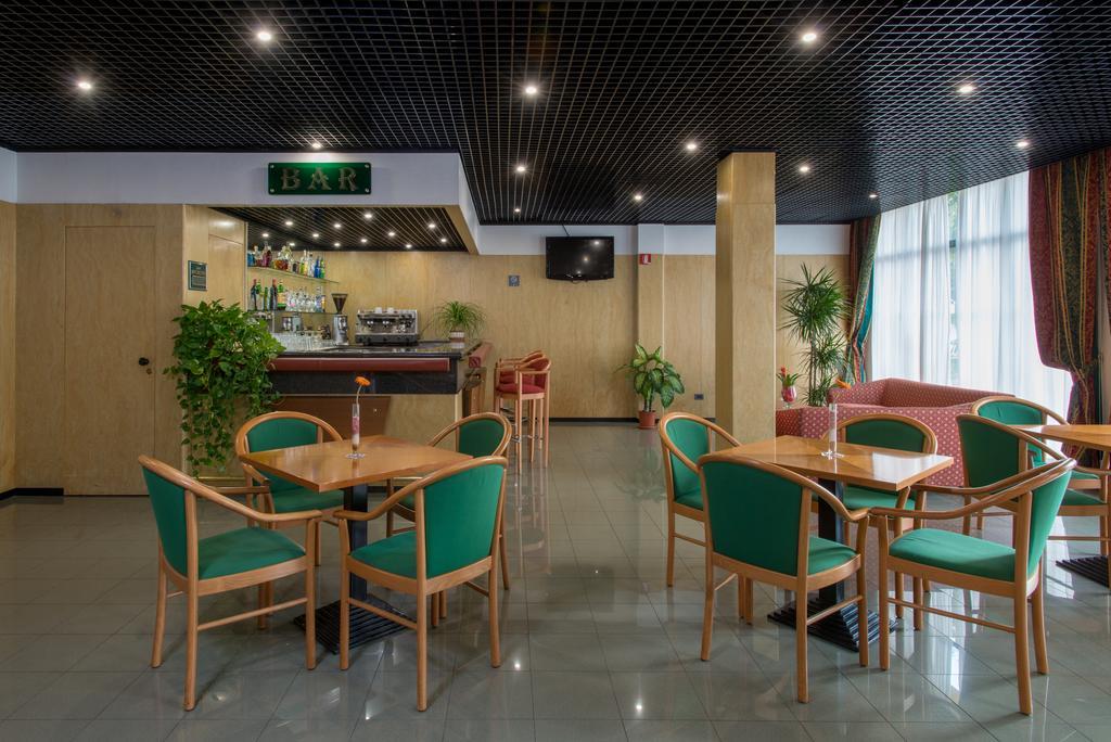 Meditur Hotel Помеція Екстер'єр фото