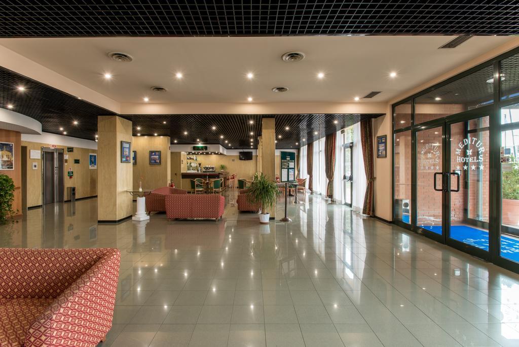 Meditur Hotel Помеція Екстер'єр фото