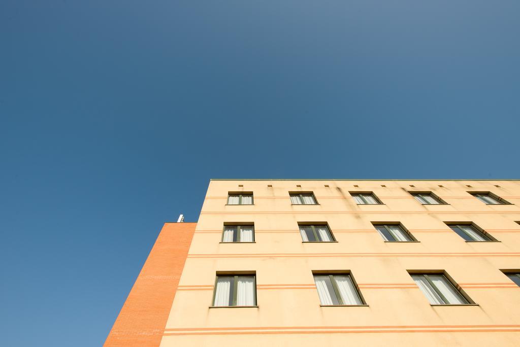 Meditur Hotel Помеція Екстер'єр фото