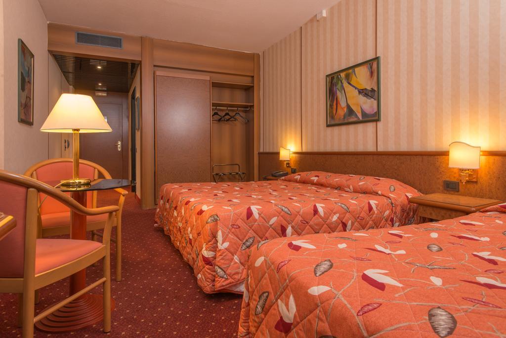 Meditur Hotel Помеція Екстер'єр фото