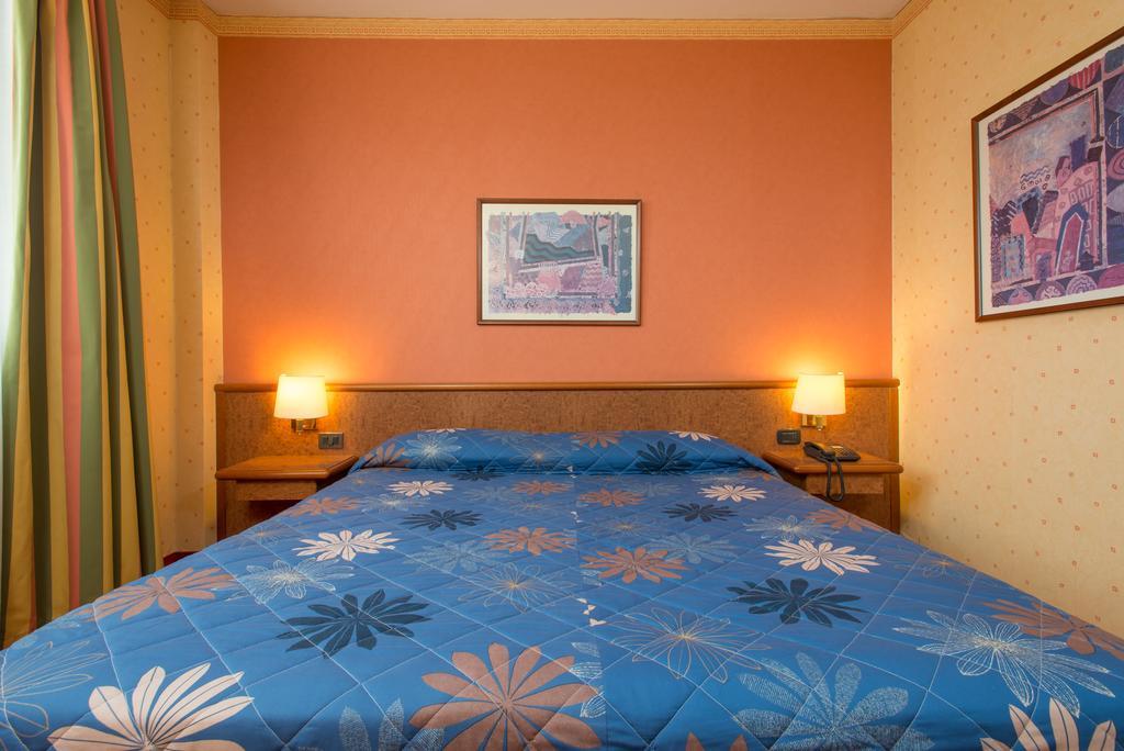 Meditur Hotel Помеція Екстер'єр фото