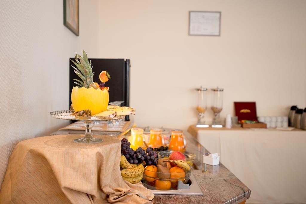 Meditur Hotel Помеція Екстер'єр фото