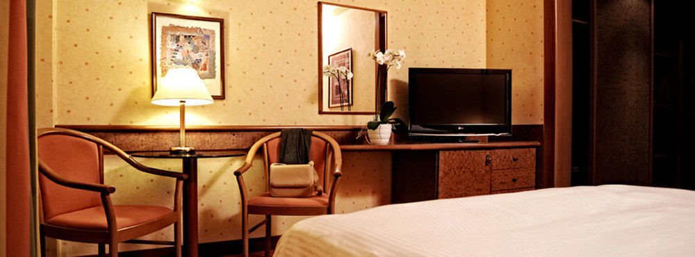 Meditur Hotel Помеція Екстер'єр фото