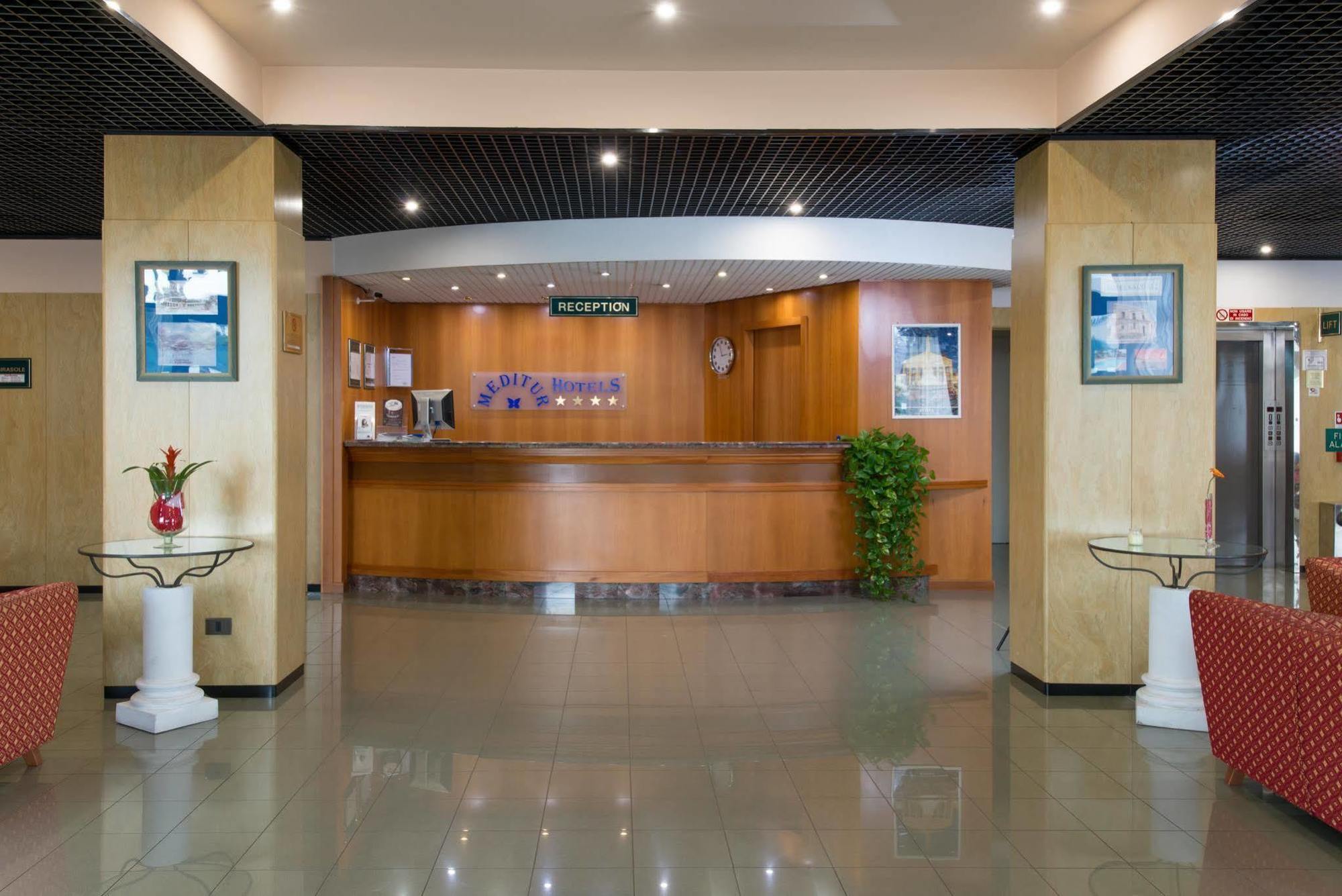 Meditur Hotel Помеція Екстер'єр фото